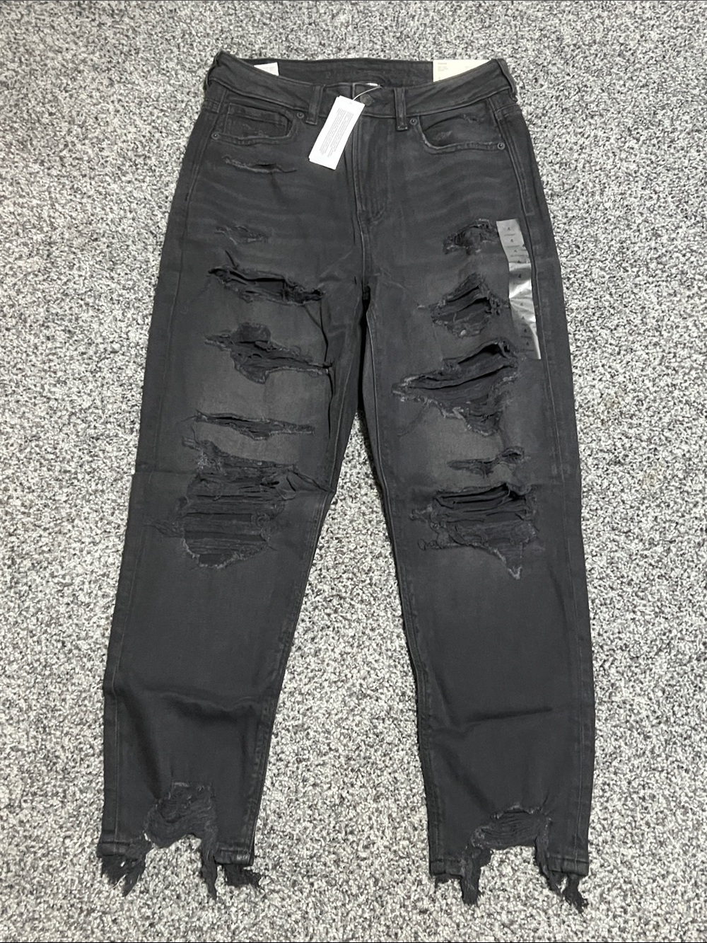 American Eagle Faded Black High Rise Mom Jeans Strigid Size 4 X-Short NWT